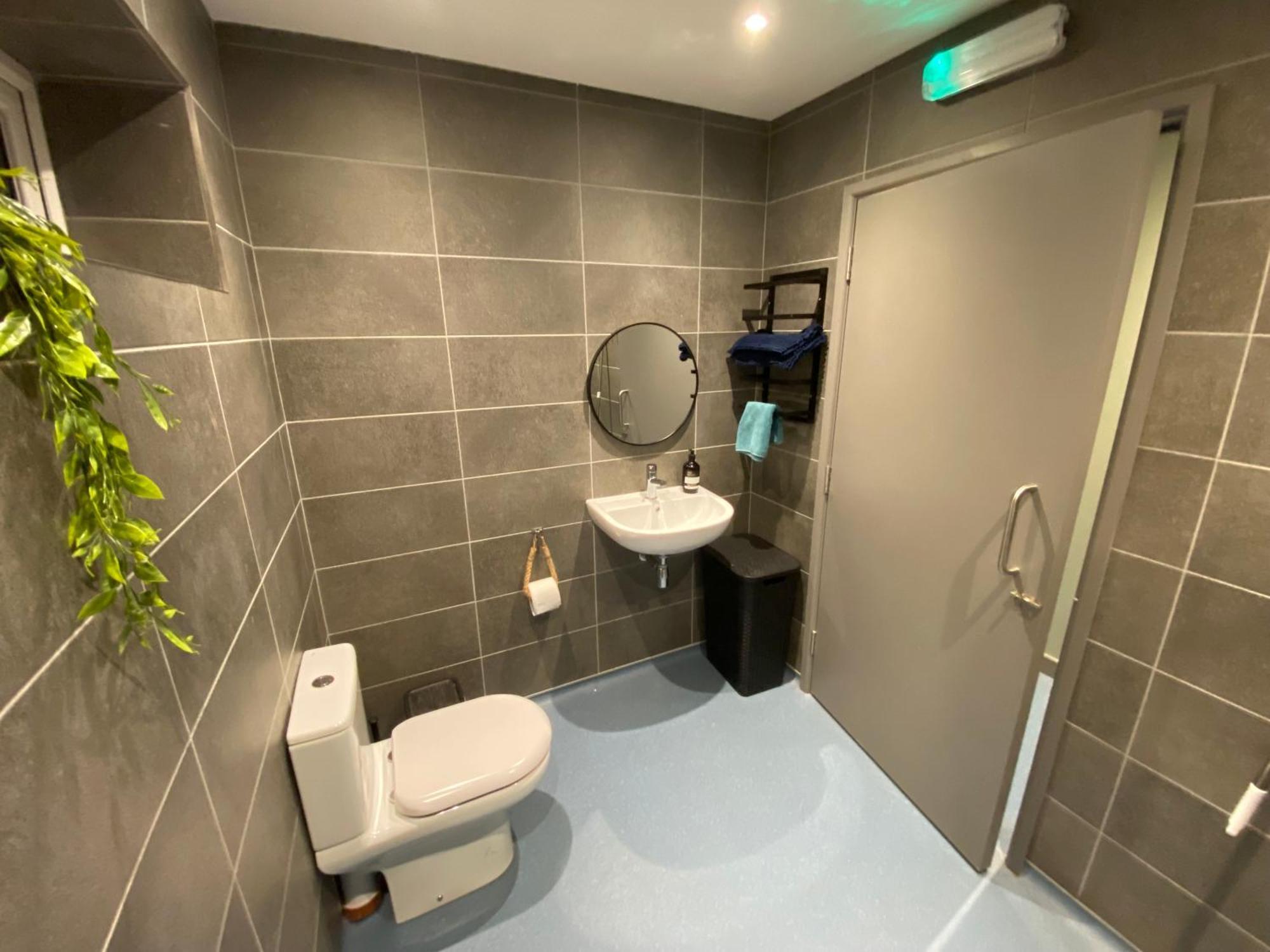 Unique Sheperds Hut Private Hot Tub, Ensuite & Kitchenette Clodock Exterior photo
